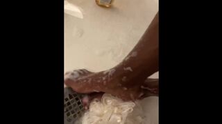 Washing my Kinky Feet
