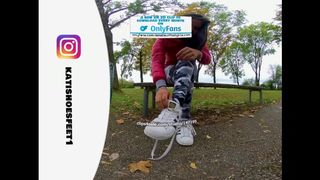 [VR180] Suck her shoes clean - Slut with sweaty sneakers and totally sleazy smelly socks stinky feet
