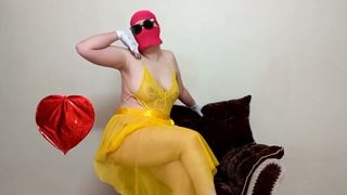 I'm a Horny Milf wild dancing and touching myself for your penii