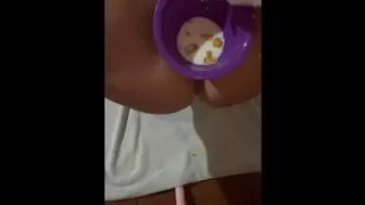 Making breakfast in my twat with a lot of milk and cereals.squirting all the milk inside my cunt