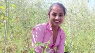 Naughty conversation with Neha Bhabhi by taking her to the mustard field