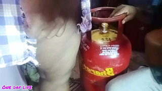 Tamil slut having rough sex with gas cylinder delivery husband